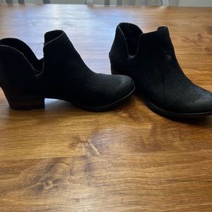Sorel Black Suede Lola booties size 8